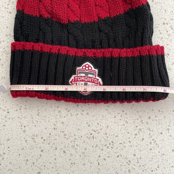 Toronto FC toque - Picture 3 of 3